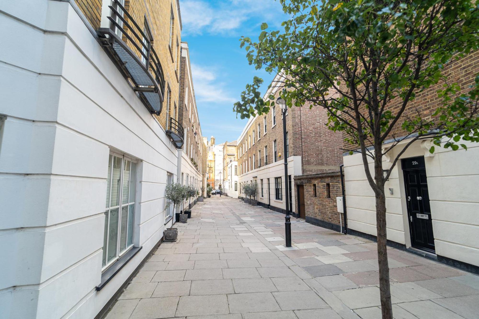 Apartment Spacious West End Duplex Apartment, W1 Central London